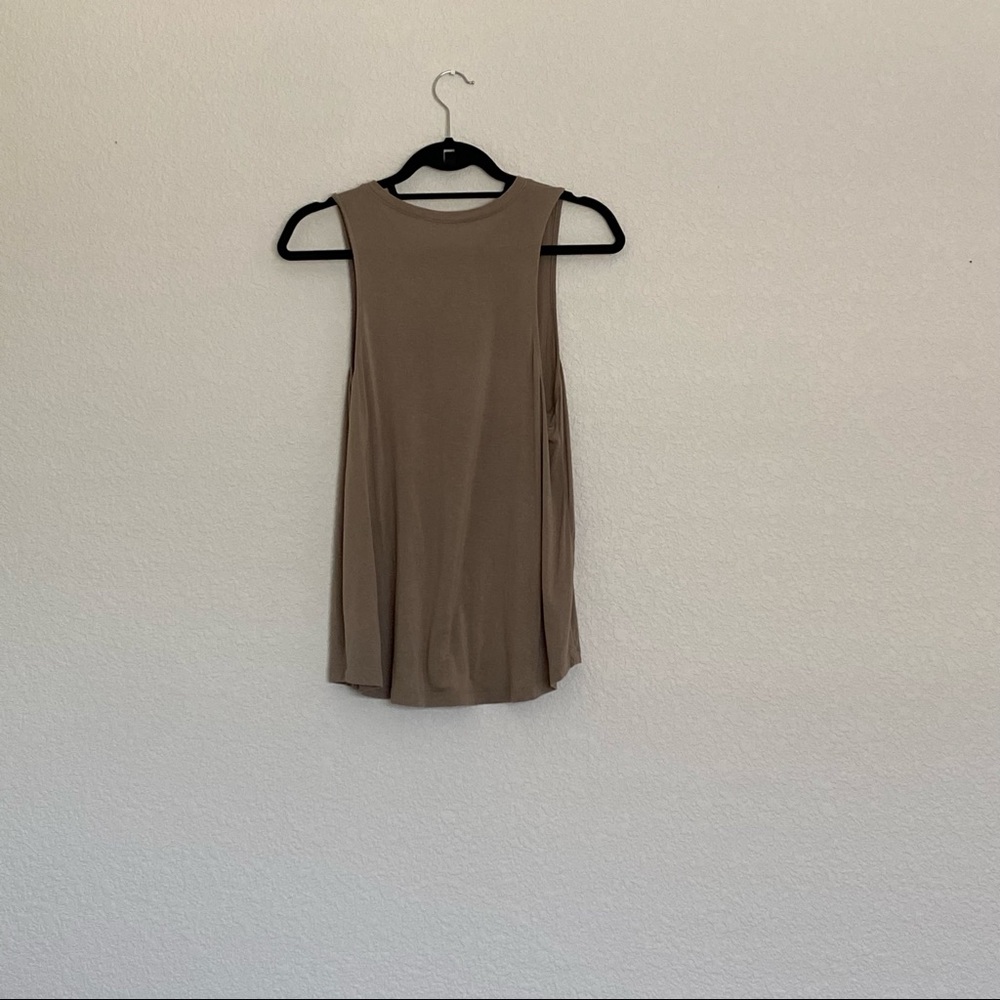 ✨HP✨ Vici Women’s Tank - Picture 5 of 7